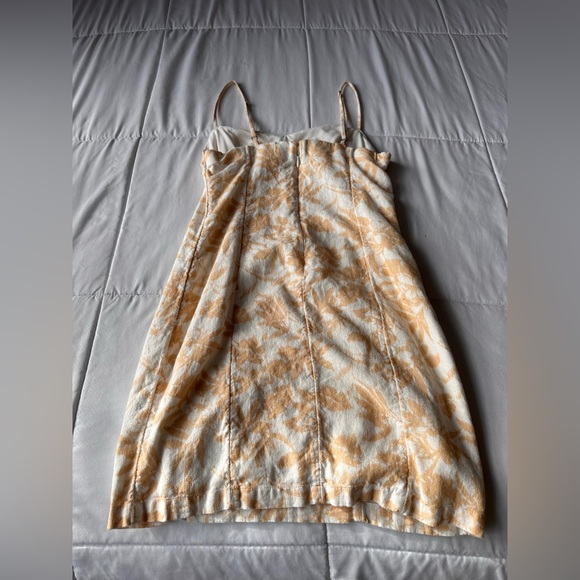 Yellow and white flower dress!!! 💛 - Picture 2 of 3